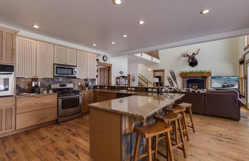 Alpine Northwest House | 256 m² House ∙ 4 bedrooms ∙ 11 guests
