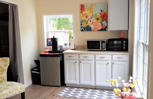 Wilkesboro House | 25mins to Blue Ridge Parkway Colorful Guest Space!