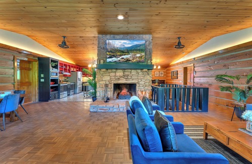 Asheville House | 25p Mountain Retreat on 5.2 acres w Pool/Spa/Movie Theatre/Gameroom 5m from DT