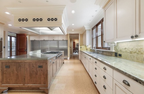 Dundee Villa | 26,000 sqft Villa on 46 acres in the heart of Oregon Wine Country