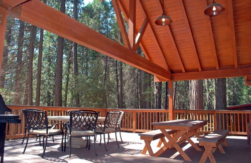 North Wawona Cabin | (26) Deer Den at The Redwoods In Yosemite