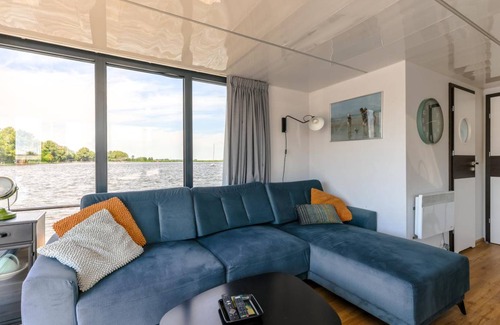 Municipality of Uitgeest Boat Rental | 26 m² Houseboat ∙ 2 bedrooms ∙ 4 guests