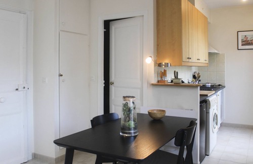 16th Arrondissement Apartment | 26 m² love cocoon with Eiffel Tower view