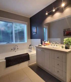Ballarat East Apartment | 260 m² Apartment ∙ 4 bedrooms ∙ 8 guests