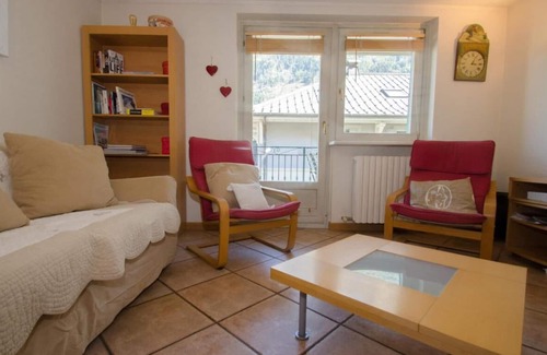Chamonix City Centre Apartment | 260m from ski slopes, 2nd floor, terrace, parking, tv, 55m², Chamonix