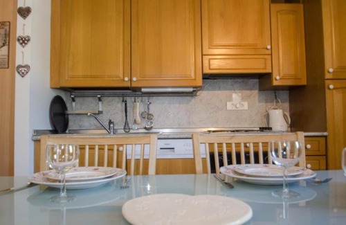 Chamonix City Centre Apartment | 260m from ski slopes, 2nd floor, terrace, parking, tv, 55m², Chamonix