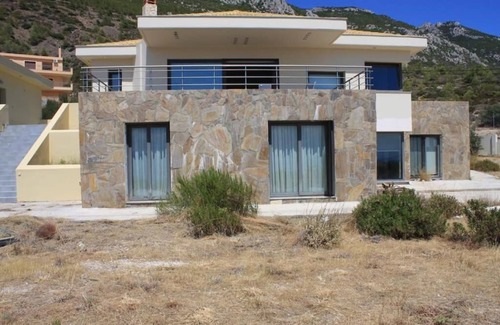 Loutraki Villa | 260sqm villa in Loutraki with a sea viewn