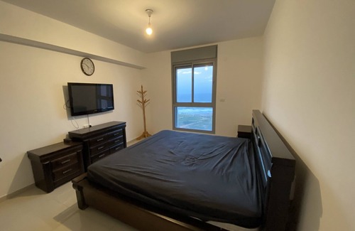 Bat Yam Apartment | 26th floor 4-bedroom apt in the center with AC, fitness room, 24/7 security