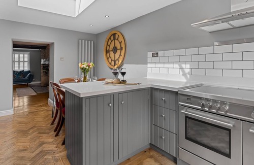 Malmesbury Cottage | 27 Horsefair - sleeps 4 guests in 2 bedrooms