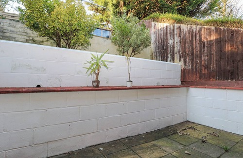 Brighton Cottage | 27 PATCHDEAN, pet friendly, with a garden in Hove