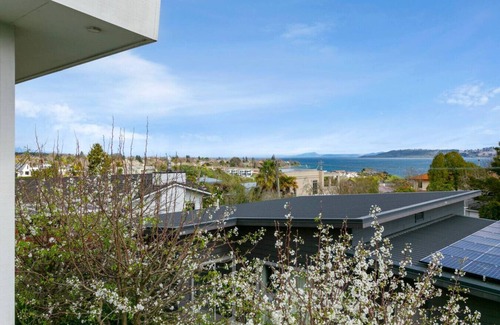 Waipahihi House | 270 Degrees - Modern Home with great views