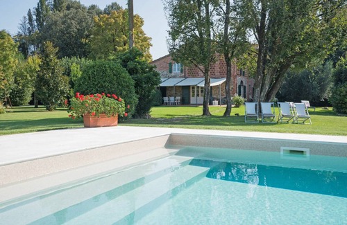 Orentano Villa | 275 m² Villa ∙ 5 bedrooms ∙ 12 guests