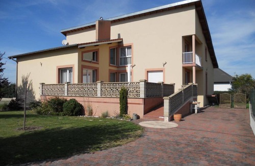 Damelevieres House | 275 m² House ∙ 6 bedrooms ∙ 15 guests