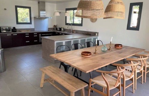 Porto-Vecchio House | 275m², breathtaking view, quiet, 28° pool, 12 people, 10 mins from Porto Vecchio