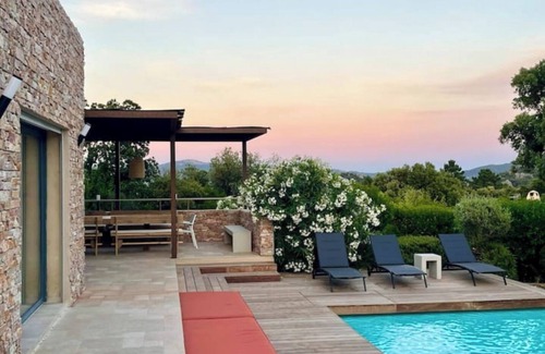 Porto-Vecchio House | 275m², breathtaking view, quiet, 28° pool, 12 people, 10 mins from Porto Vecchio