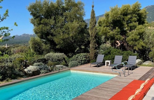 Porto-Vecchio House | 275m², breathtaking view, quiet, 28° pool, 12 people, 10 mins from Porto Vecchio