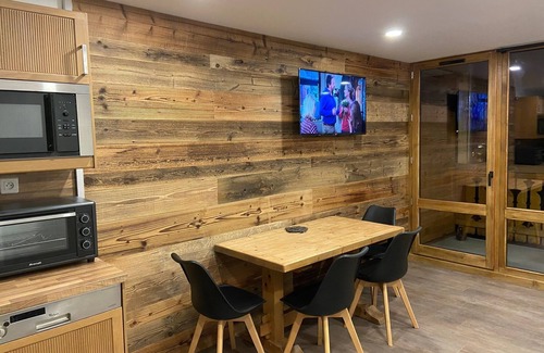 Les Deux Alpes Apartment | 27m2 3-star studio at the foot of the Belle Star chairlift, slopes and ski school