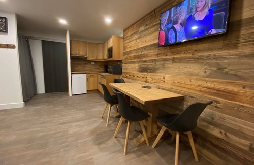 Les Deux Alpes Apartment | 27m2 3-star studio at the foot of the Belle Star chairlift, slopes and ski school