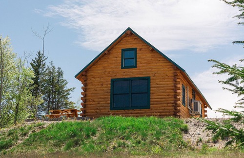 Columbia Falls Cabin | #28 - Flagpole View Cabins - King Plus Cabin