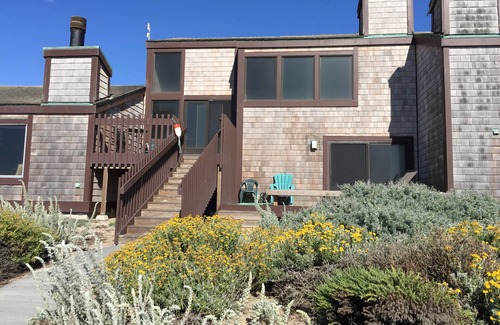 Castroville House | 28 Sec Walk to Beach: Steam shower, Lululemon Mirror, Power Outage-Free Living