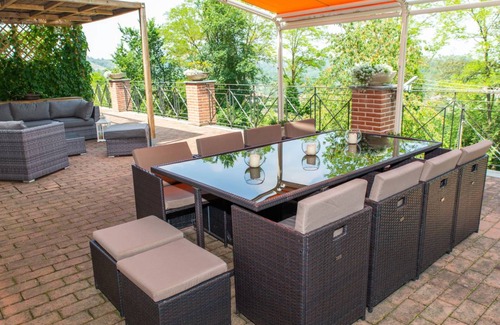 Ovada Other | 280 m² Accommodation ∙ 5 bedrooms ∙ 12 guests