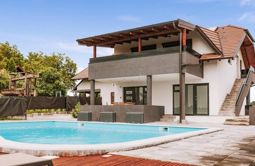 Grabrovnik House | 280 m² House ∙ 4 bedrooms ∙ 12 guests