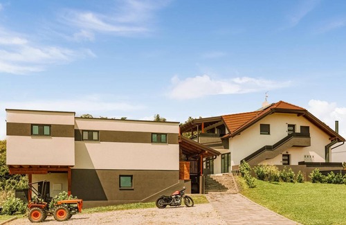 Grabrovnik House | 280 m² House ∙ 4 bedrooms ∙ 12 guests
