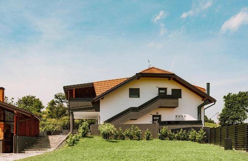 Grabrovnik House | 280 m² House ∙ 4 bedrooms ∙ 12 guests