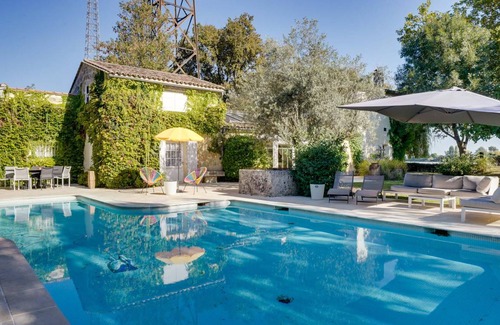 Saint-Loubes Villa | 280 m² Villa ∙ 4 bedrooms ∙ 10 guests