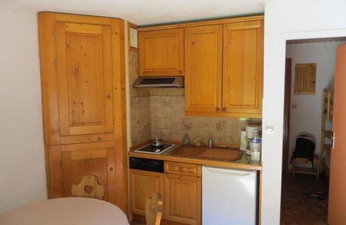 Valloire Apartment | 280m from ski slopes, balcony, parking, tv, ski locker, 24m², Valloire