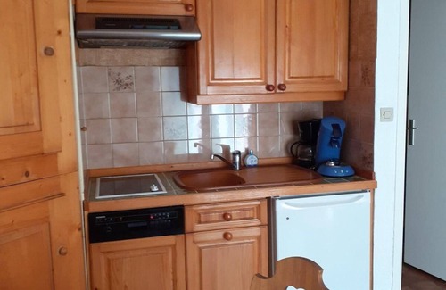 Valloire Apartment | 280m from ski slopes, balcony, parking, tv, ski locker, 24m², Valloire