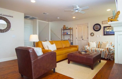 Downtown House | 282 Harloe Ave.