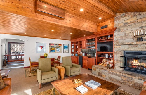 Coffeyville House | 288 m² House ∙ 3 bedrooms ∙ 10 guests
