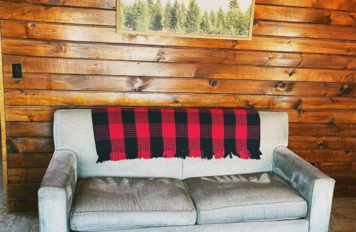 Columbia Falls House | #29 - Flagpole View Cabins - Deluxe Cabin