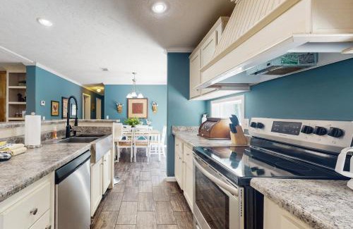 Clarkesville House | 291 Midland Dr