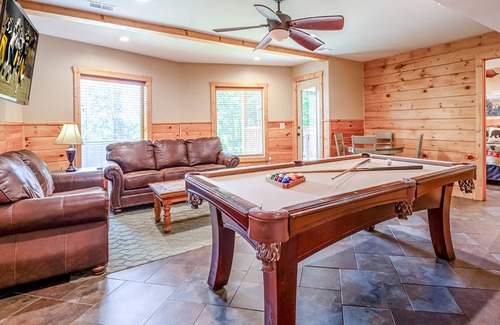 Wears Valley Cabin | 297 m² Cabin ∙ 3 bedrooms ∙ 12 guests