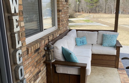 Jasper House | 299 is 5 minutes from dam, with boat launch and tritoon boat for rent.