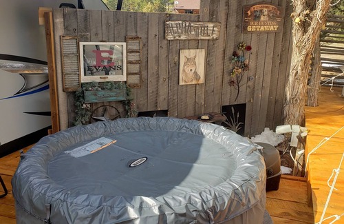 Hot Springs House | 29ft Alpha Wolf RV PLUS Sibley double bell tent COMBO! @EvansCliff, Hot Tub!