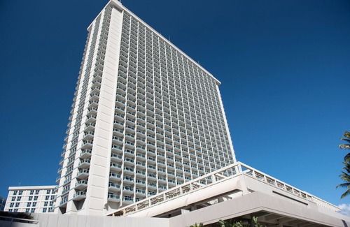 Ala Moana Condo | 29th floor studio with two full size beds