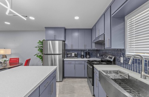 Brownsville Apartment | 2B/1B apartment A in wonderful Brownsville with AC