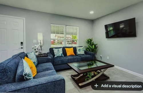 Brownsville Apartment | 2B/1B Cozy apartment in peaceful Brownsville with AC