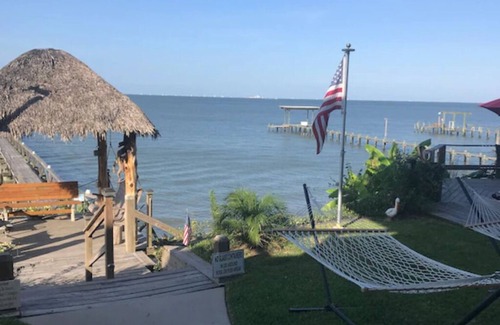 Bacliff House | 2B/1B sleeps 8 on waterfront property - 270' pier, pool, hot tubs & amenities