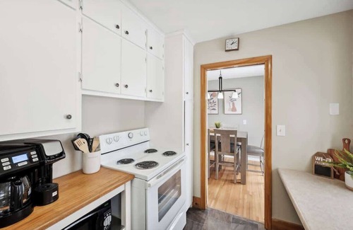 Elk River House | 2B-2B-1LVL-Midterm Stays-Parks-Pets Welcome