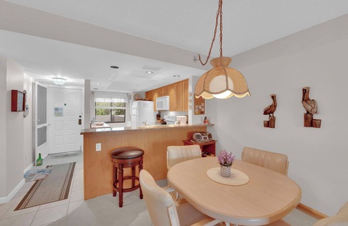 South Island Condo | 2B/2B Fairview Isles 123 Condo, Walk to Beach, Heated Pool!