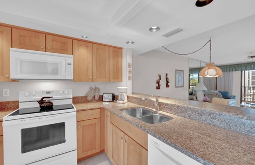 South Island Condo | 2B/2B Fairview Isles 123 Condo, Walk to Beach, Heated Pool!