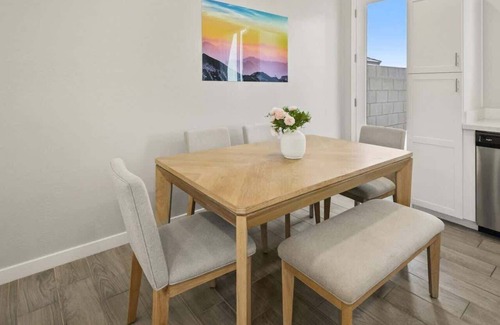 Glendale Apartment | 2B2B Free Parking & Premium Beds