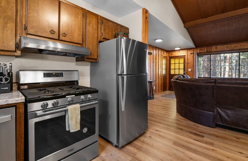 Summit Estates Apartment | 2BD/1B Apt Walking Distance to Snow Summit