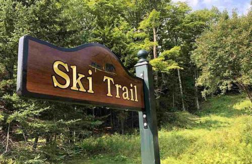 West Dover Apartment | 2BD 1BA - Mount Snow VT - Ski-Back Trail - Shuttle