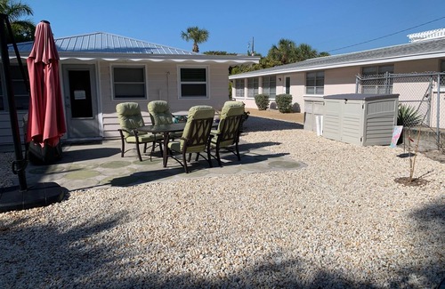 Sarasota Cottage | 2Bd+2 Ba beach cottage w/private front/back yard, screened porch, firepit, grill