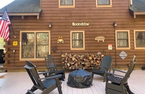 Hemphill Heights Cabin | 2BD 2BA Cozy Log Cabin, Easy Paved Access, View, Gas Log, Hot Tub, Wifi Pond